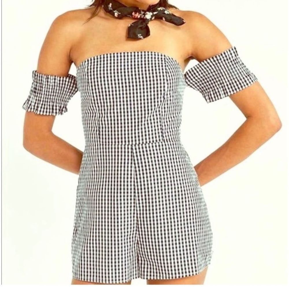 NWT Womens Urban Outfitters Kimchi Blue Gingham Off Shoulder Romper - Sz 2